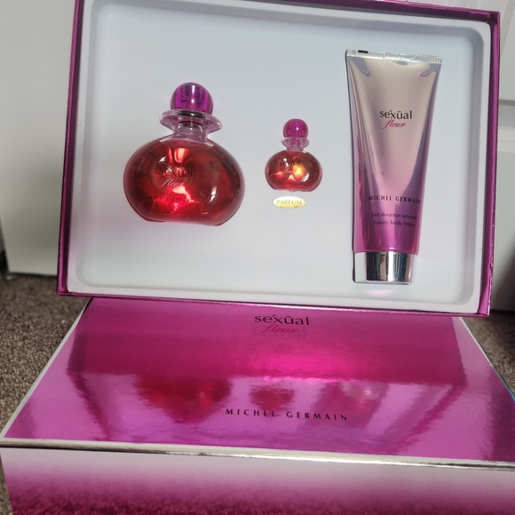 Sexual Fleur by Michel Germain Gift Set; 125ml / 4.2 fl.oz EDP + 10ml Parfum - Picture 3 of 10
